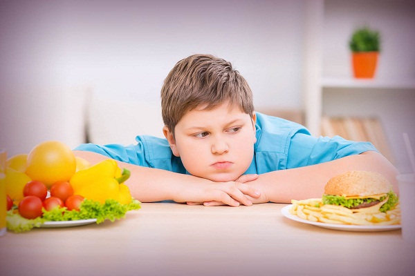 Nurturing Health: 5 Expert Tips for Parents to Raise Junk Food-Free Kids and Combat Childhood Obesity
