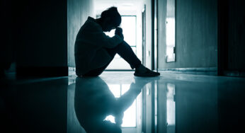STUDY SUGGESTS BRIGHT LIGHT THERAPY AS A PROMISING TREATMENT FOR DEPRESSION