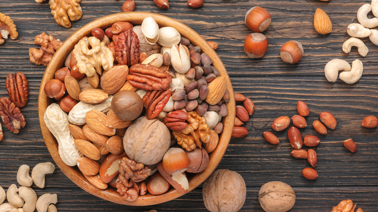 "Unlock the Power of Nuts: Discover the Best Time to Boost Your Health and Energy!"